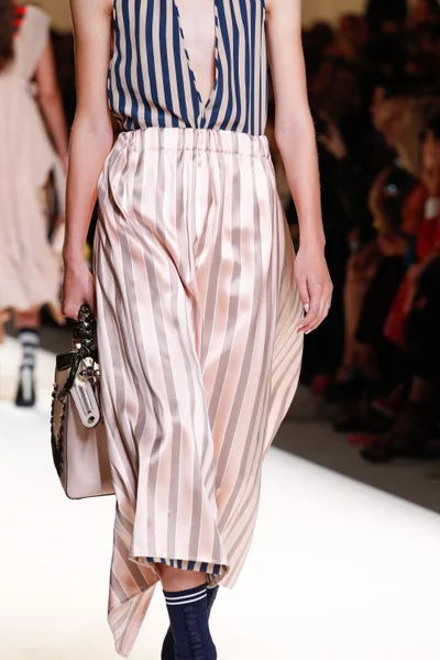 Look 10